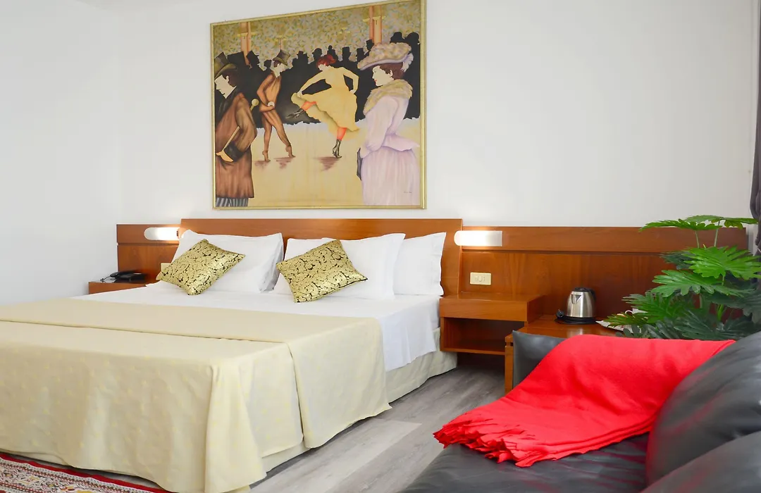 Hotel Krystal-1
