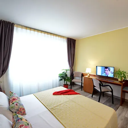 Hotel Krystal-2